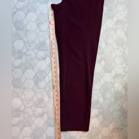 Lululemon On the Fly 7/8 Pants
Dark Adobe Maroon Size 4 EUC - Picture 11 of 13
